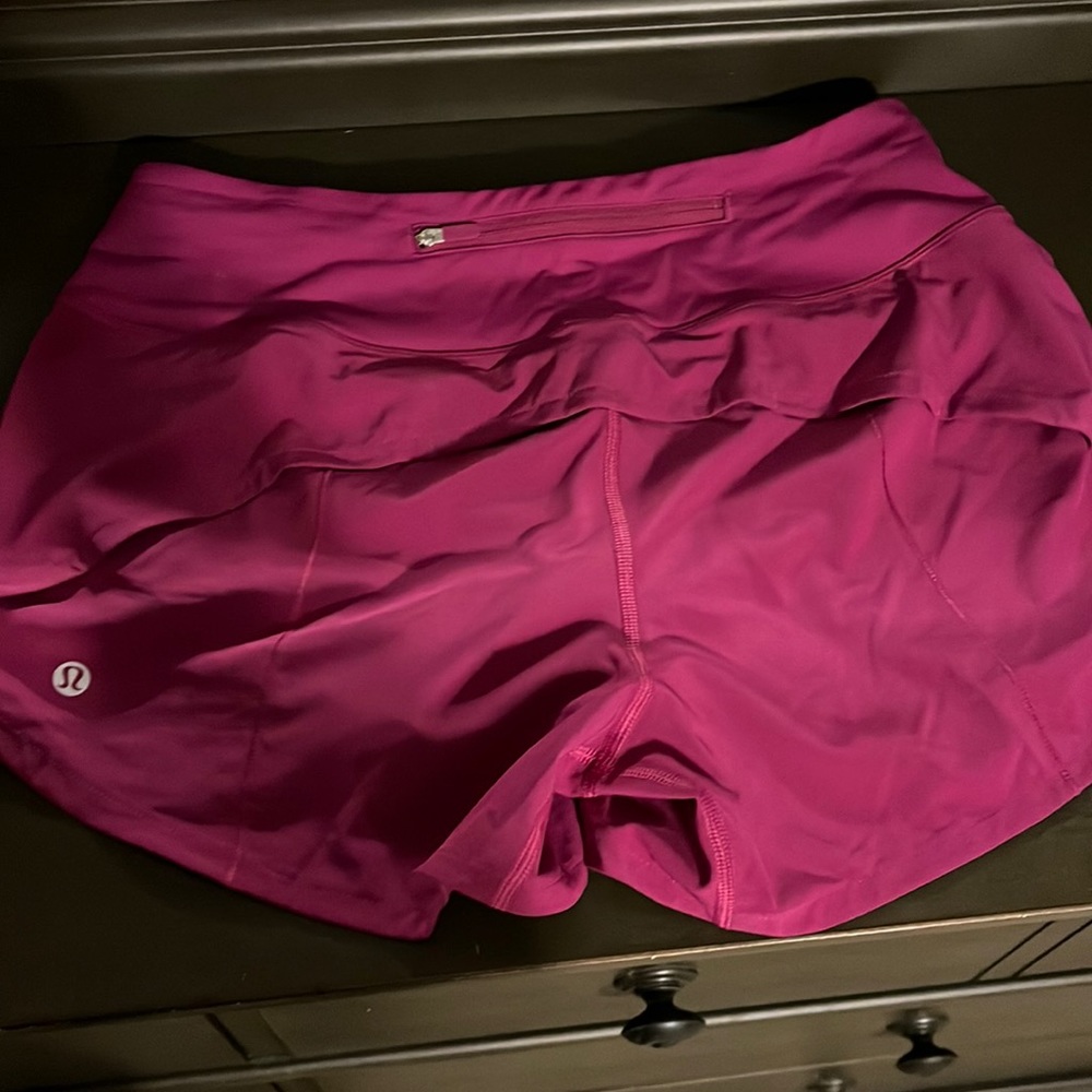 Size 6 magenta speed up shorts 2.5. Bought them brand new and worn once.